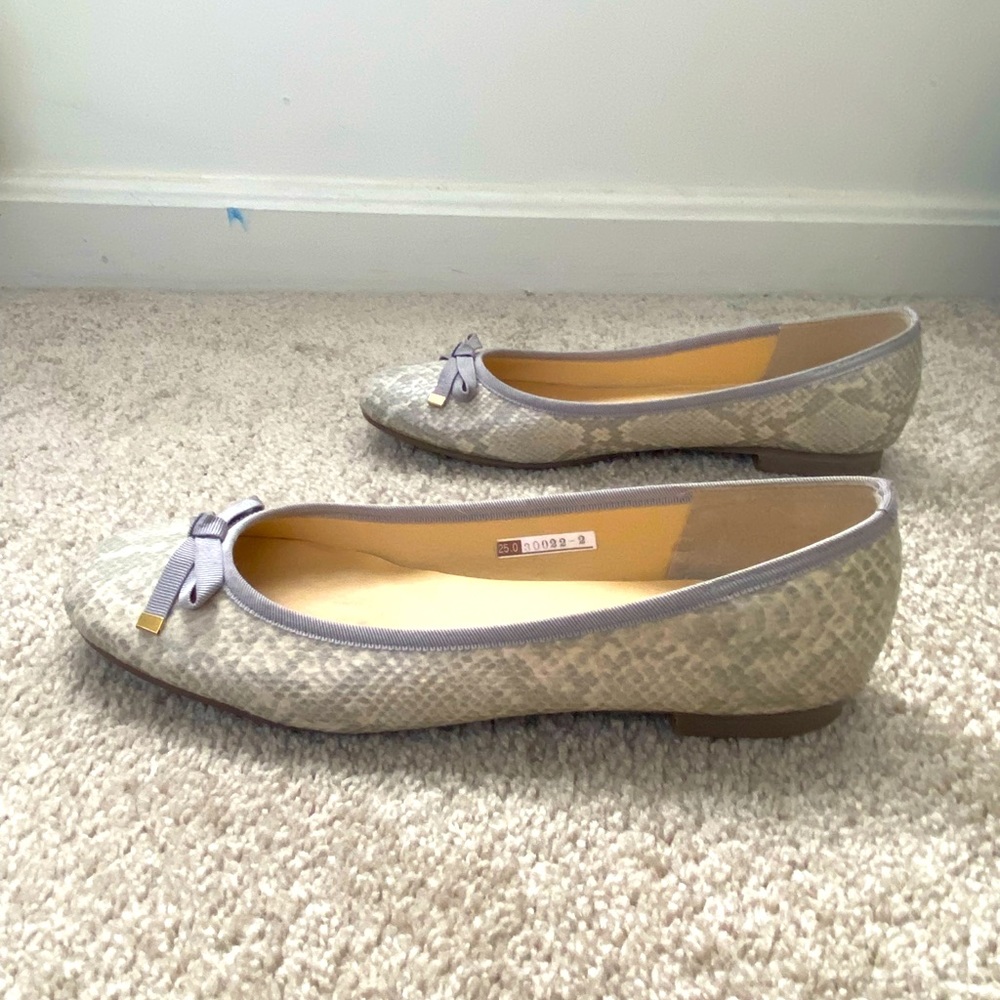 Women Flat